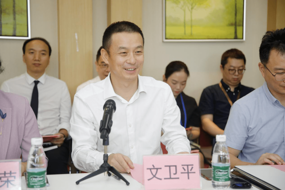 仪式上,文卫平院长指出智慧医疗是当下医疗行业发展的重要方向,目前