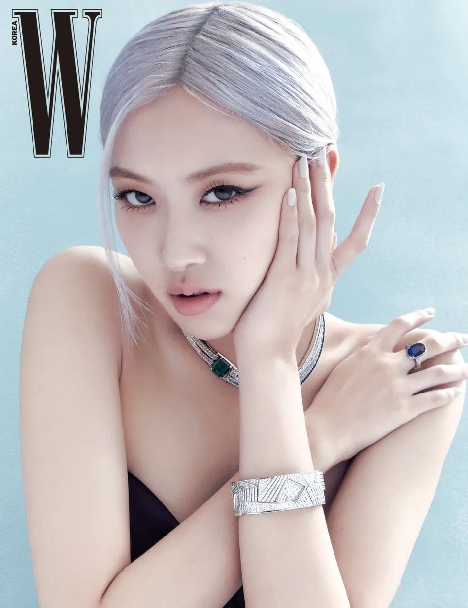 韩国美女朴彩英穿抹胸裙有性感魅力!大秀美肩雪肤真迷人_手机搜狐网