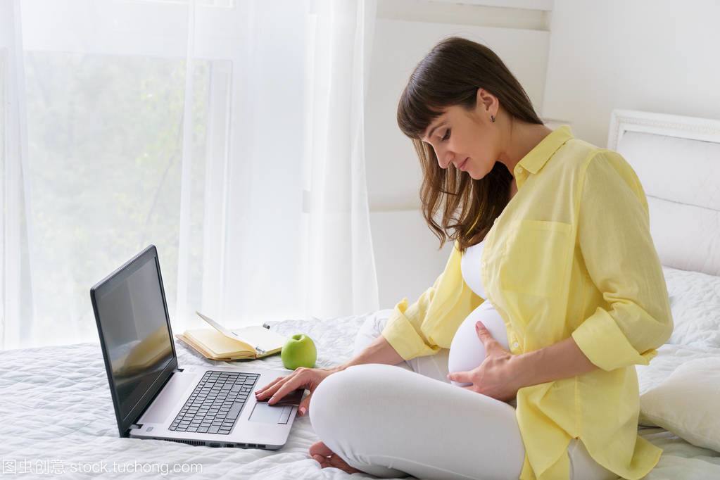 孕妇用电脑会影响胎儿发育么孕妇最多可以在电脑前工作多久