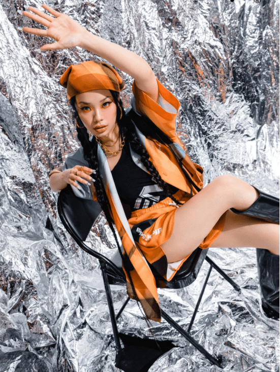 说唱歌手酷不起来?万妮达橘色包头帽加脏辫,没有很酷反倒有点丑