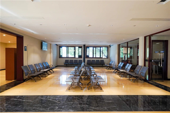 住宿办理游客服务中心内则保留住宿办理,前台接待,咨询预订,导游服务