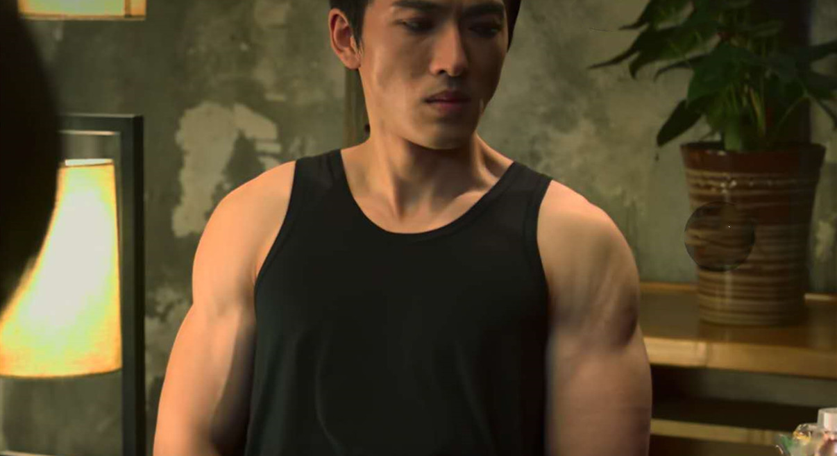 《重启》江子算,肱二头肌发达,一看平时就没少练