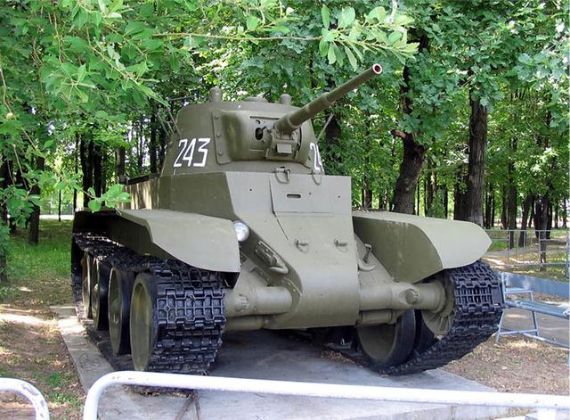 极速烈焰战车,苏联人的速度与激情,身轻腿长的bt—7快速坦克-搜狐