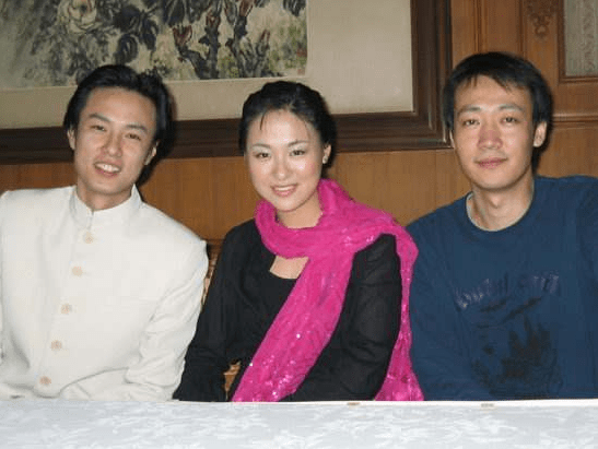 原创大少爷朱铁和老师一见钟情相爱10年今一家三口生活美满