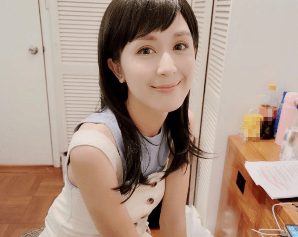 唐宁晒近照状态佳获赞童星出身却一直冻龄离婚后活出自我