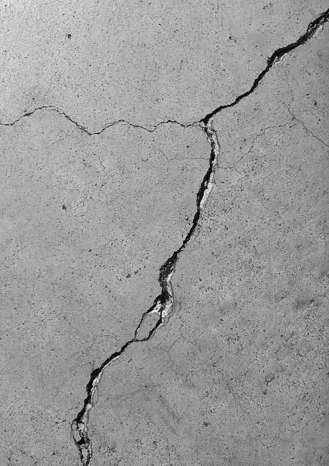 入住不到一年墙面就开始空鼓发霉开裂怎么装修才不花冤枉钱