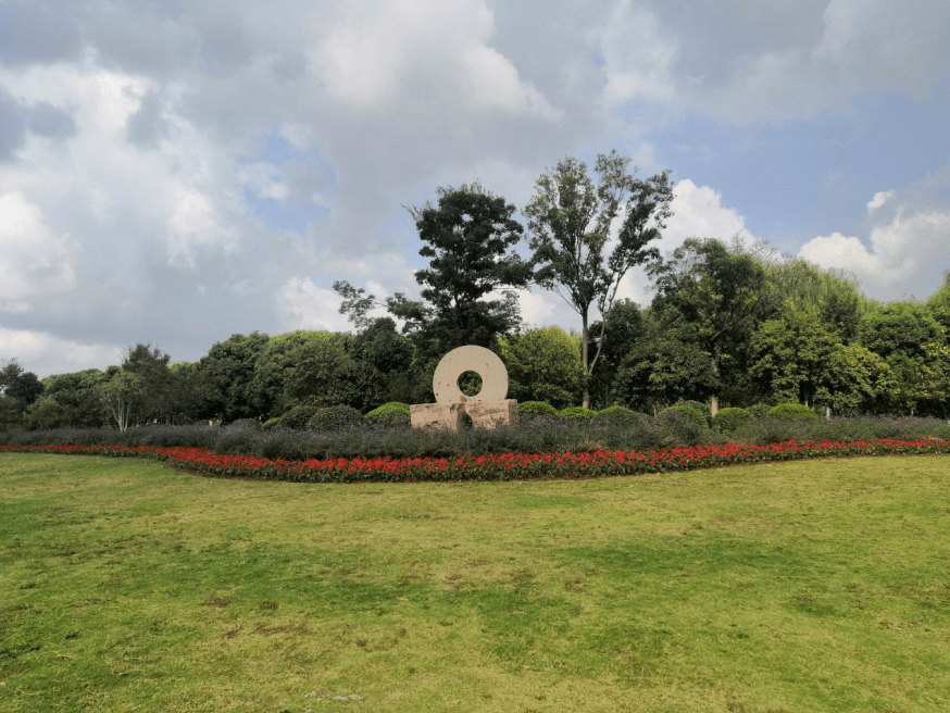 不止文明廣場黃山湖公園長江路江陰已裝扮一新