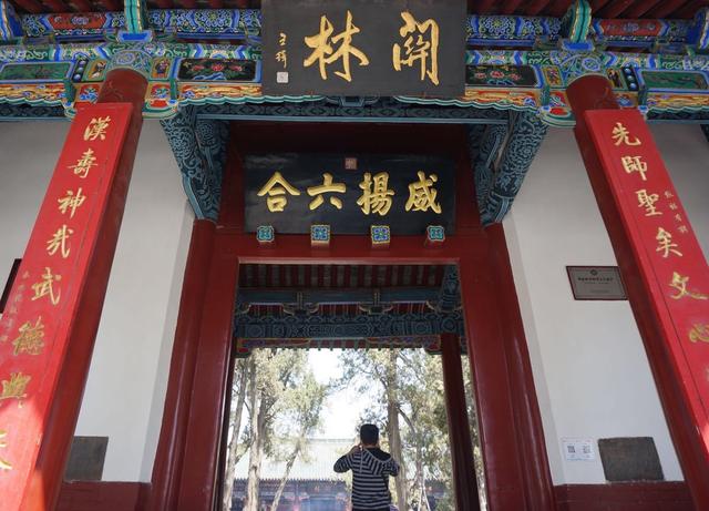 关羽被杀后,其首级被孙权送给了曹操,曹操以王侯之礼将关羽安葬在洛阳