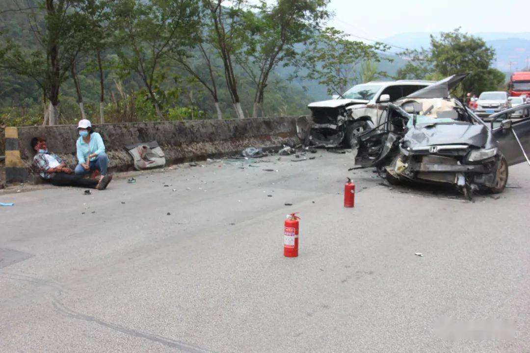 福特探险者追尾卡罗拉,一闻喝了酒,最后花14万直接把车买了_手机搜狐