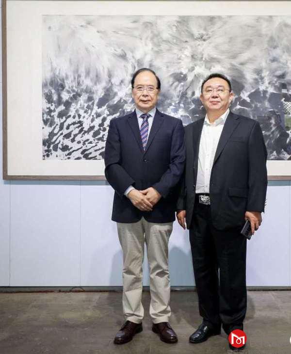 无锡翠竹置业集团董事长谷小平和范毓周合影宜兴葛盛陶庄主葛韬和