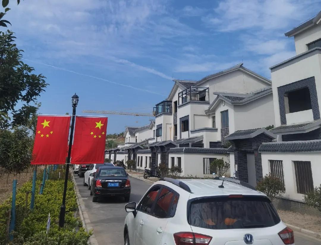 亭湖区新兴镇书记陈昌刚双节走访慰问基层人员