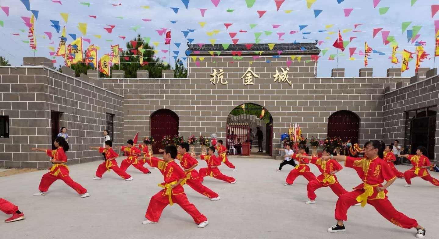 湖北黄梅养马岭:岳家拳武术操展演精彩亮相抗金城_手机搜狐网