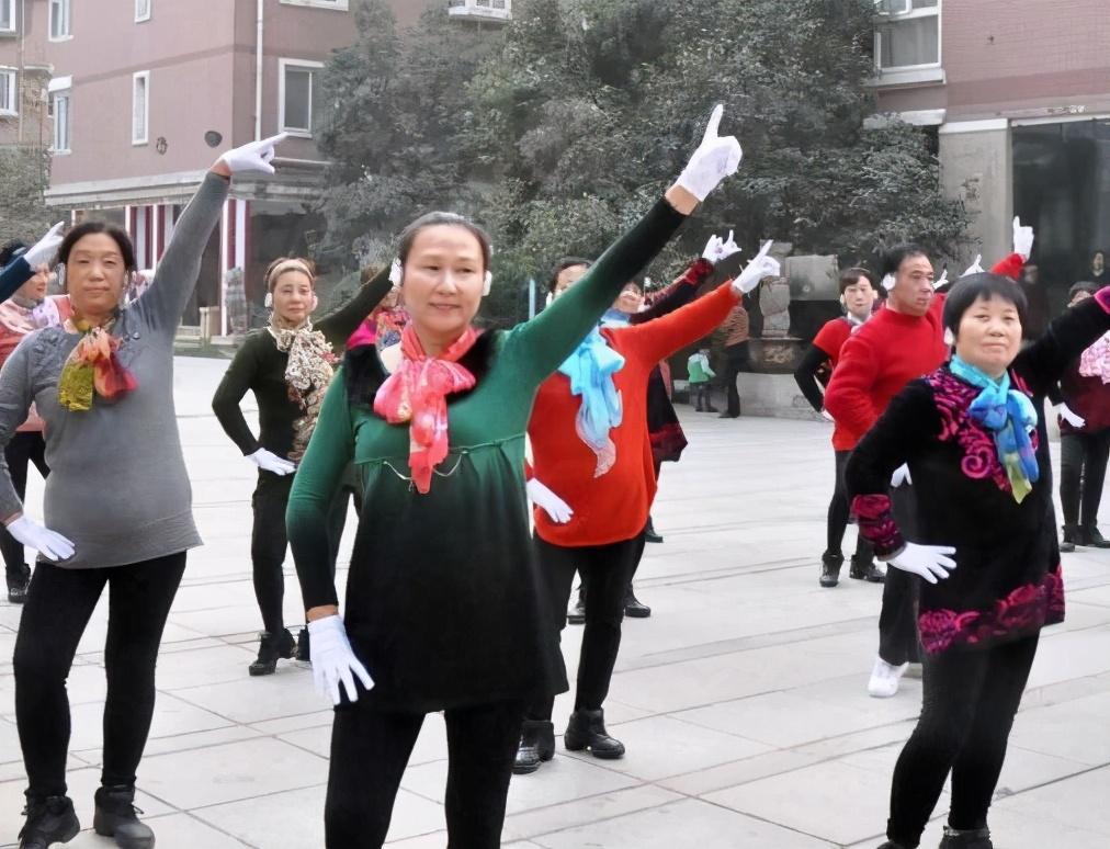 维护,广场舞扰民的话题一直经久不衰,而大部分的广场舞都是大妈级别的