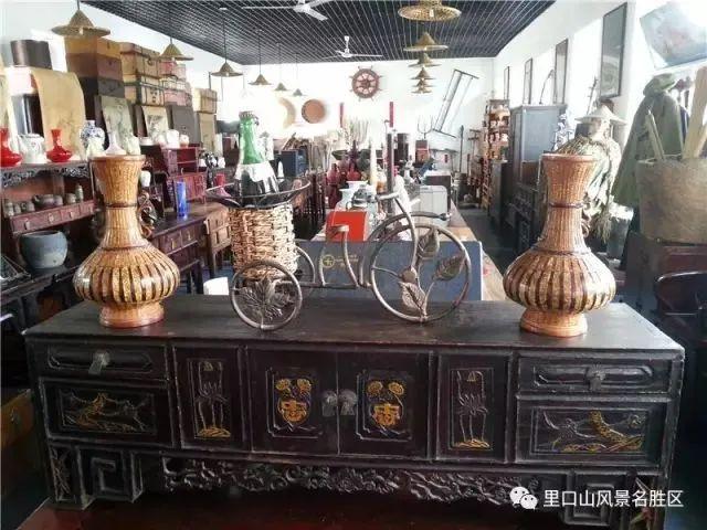 民俗文化博物馆咨询电话0631-5756278广福寺坐北朝南,以广场—山门