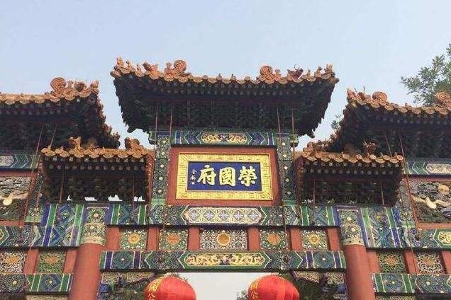 《红楼梦》中,贾王史薛四大家族之所以衰败,其实源自于此人