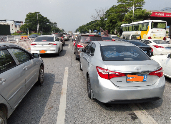 也有网友表示,原本想着今天已经是10月4日,清远堵车高峰期已经过去了