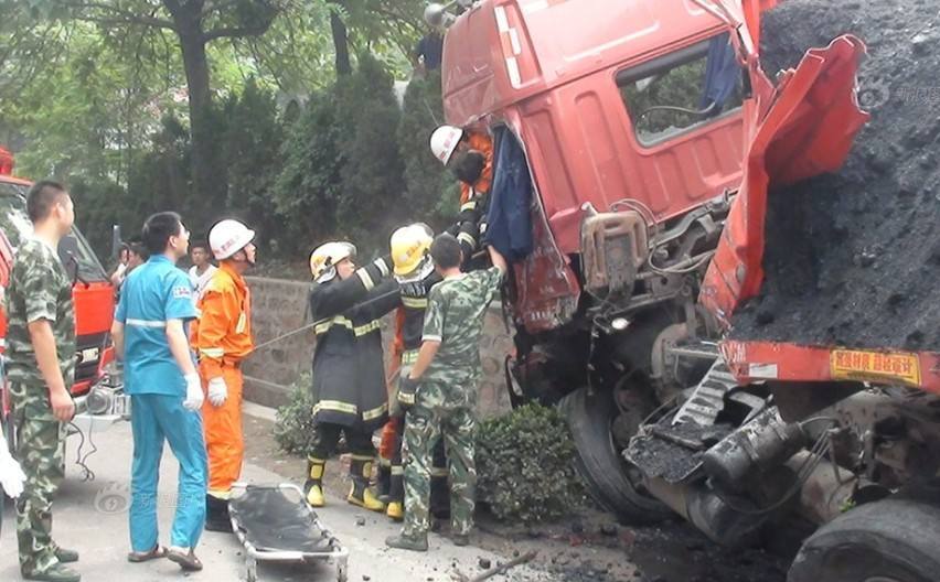 吉林2輛貨車違規超載相撞致18人死亡