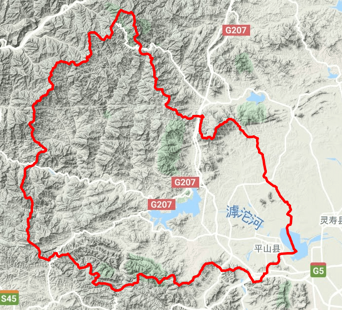 石家庄市有一个县,拥有3条高速,县城建在水库边并建有外环路