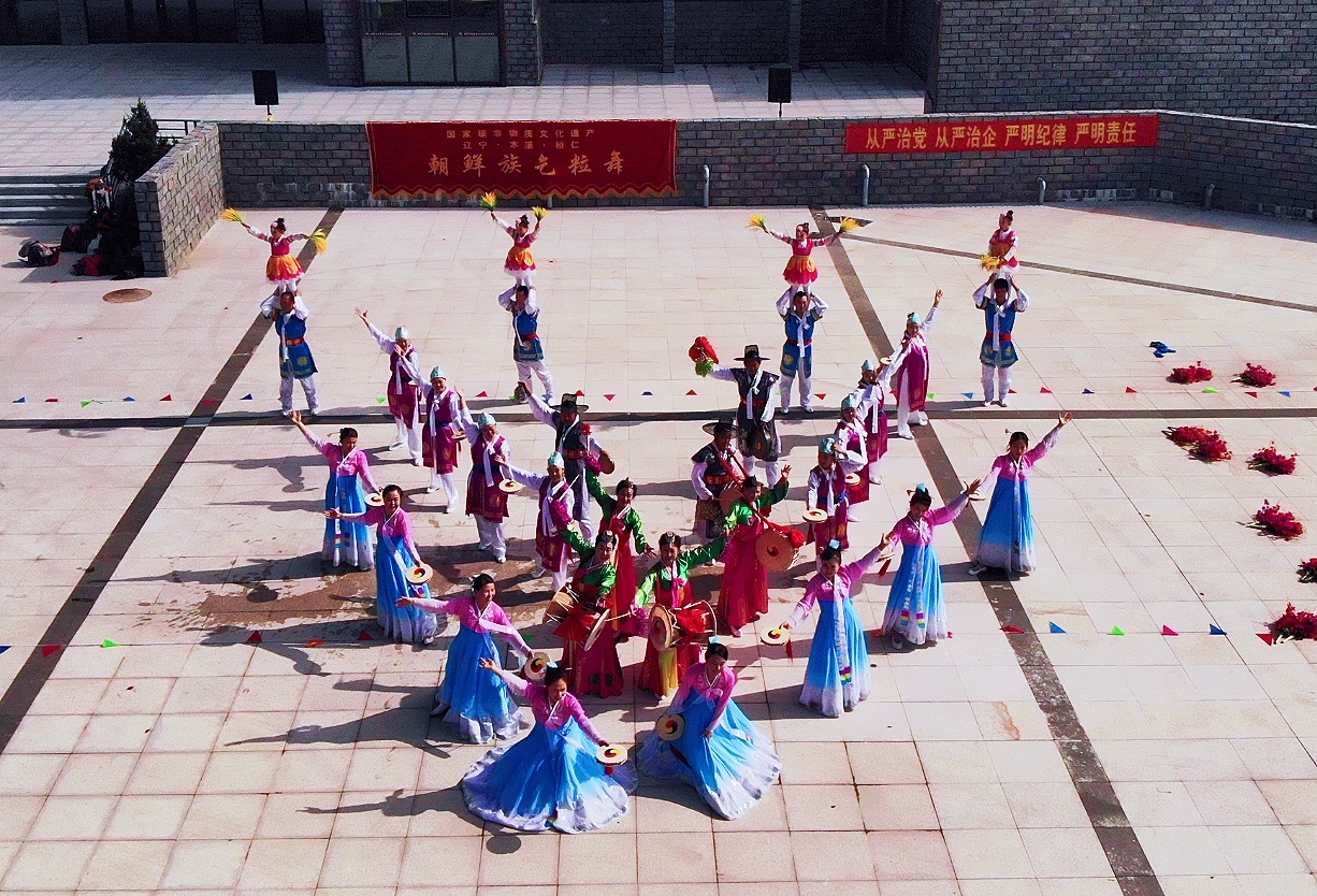 非物质文化遗产《乞粒舞》走进五女山风景区"情满双节"