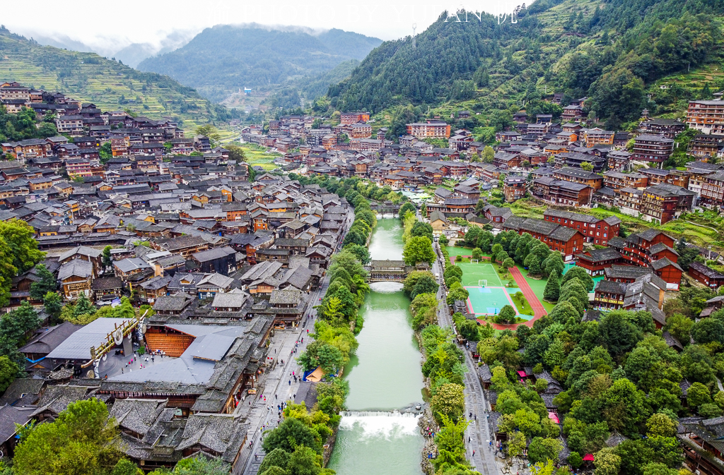 旅途中遇上下雨怎么办？这份雨中游苗寨的攻略请收好，超级实用