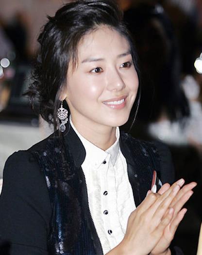 记得爱在何方的李子京嘛扮演者是尹晶喜时隔7年她回归拍戏了