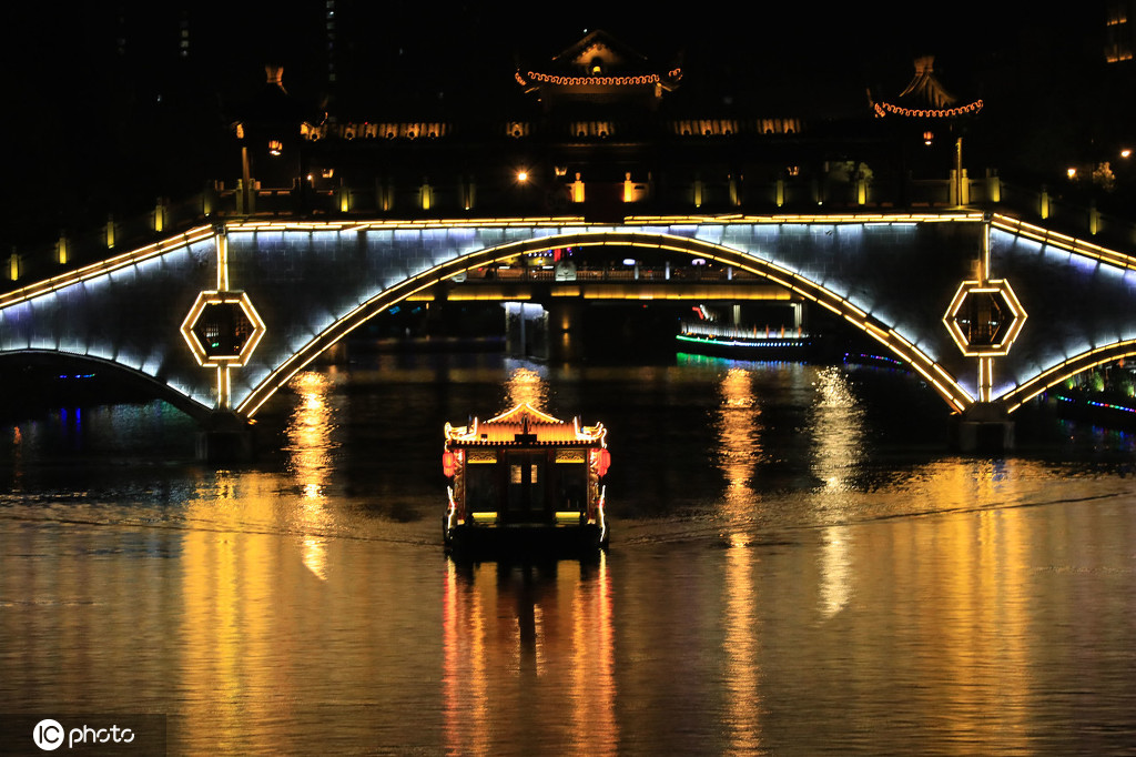 漕渠,中渎水,俗名里河,因北至淮阴,南至扬州,故也称"淮扬运河"