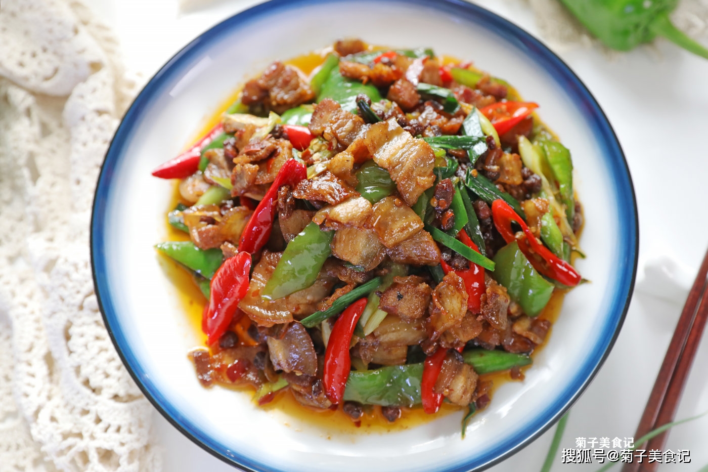 回锅肉想要做的好吃,少不了这两味灵魂酱料,开胃爽口,肥而不腻