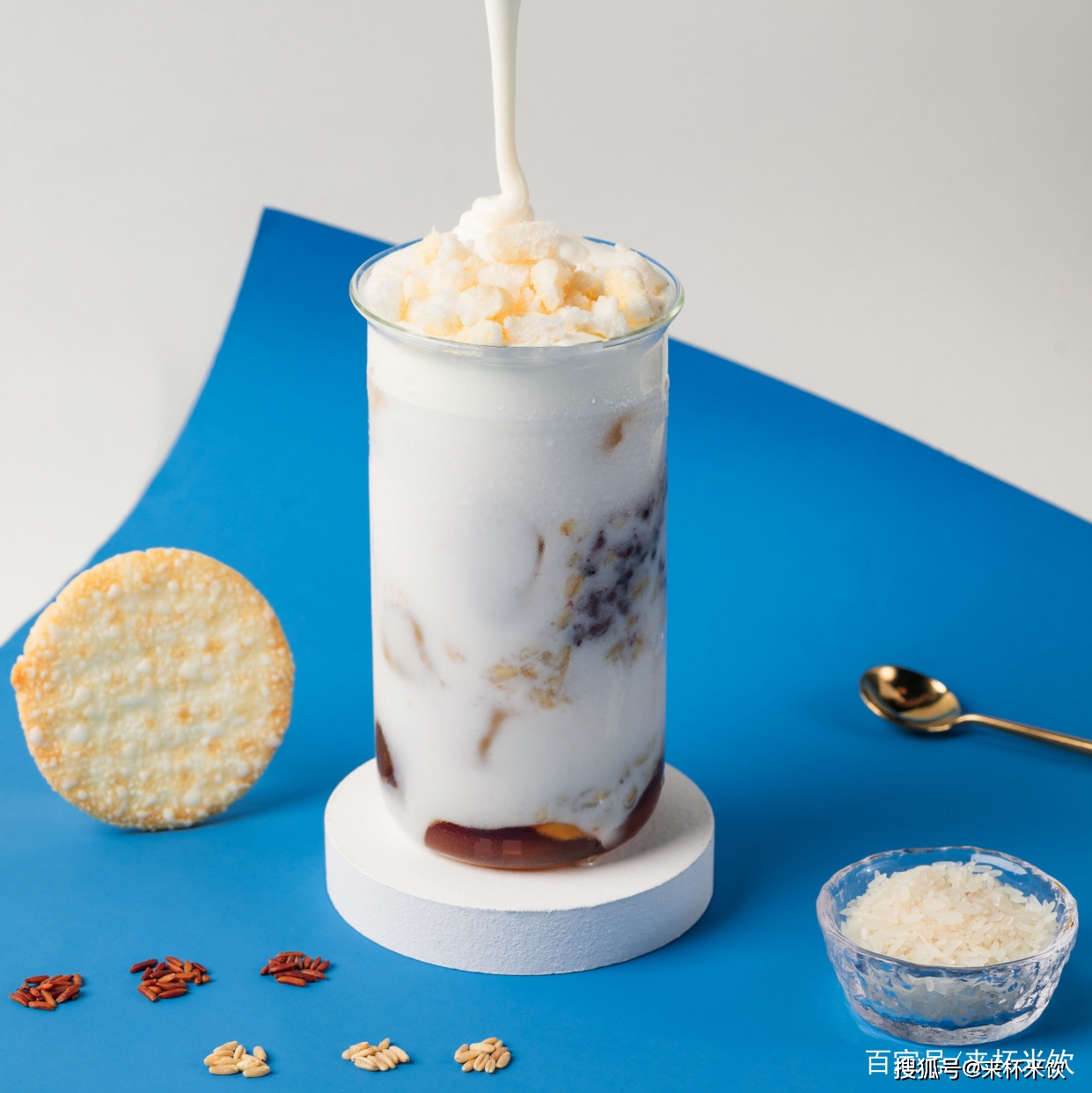燕麦米米乐:颗颗新鲜燕麦搭配琥珀珍珠和爽滑寒天冻,融入清甜米浆