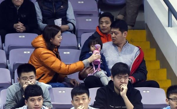 男篮国手莫科现状:前妻25岁去世他一夜白发,二婚仍孝敬前妻父母