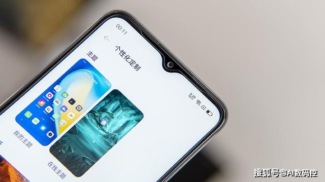 真我 v3这个名字虽然让人摸不着头脑,但知道它是oppo的小弟之后,大家
