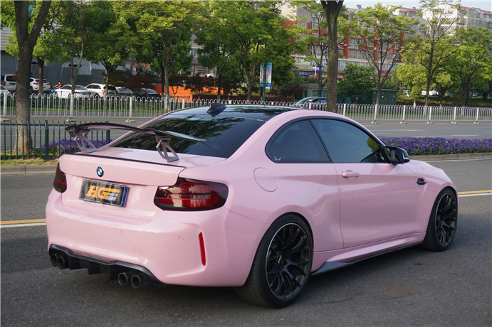 宝马m2改色高亮复古粉粉的高级不俗套长沙汽车改色