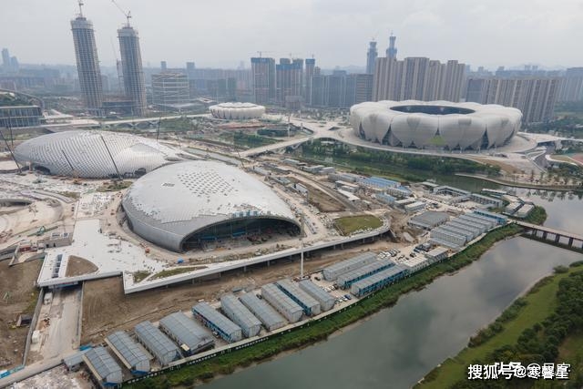 杭州"比基尼"大楼来了 酷似大号女性内衣