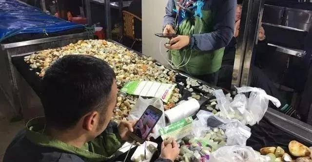 终于有了答案，直播买和田玉到底靠谱吗？