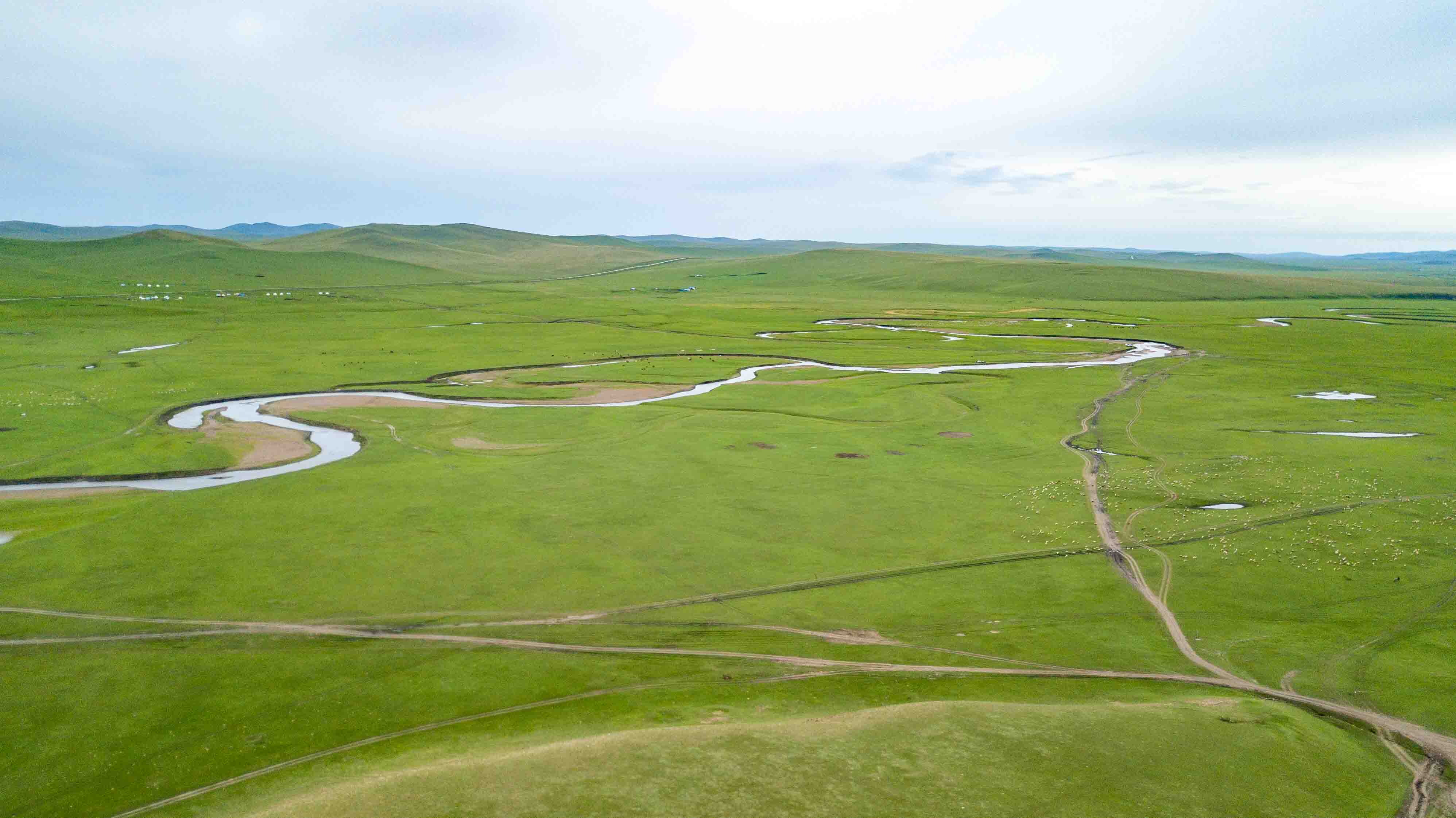 莫日格勒河位于有着天堂草原之称的陈巴尔虎境内,它的名称是蒙古语