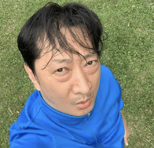 原创53岁谐星因扮丑出名屡次被甩情路坎坷今与小15岁女友偷偷领证