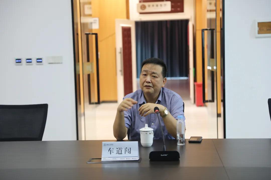 湖北医药学院党委书记涂汉军一行到海南口腔医院参观考察