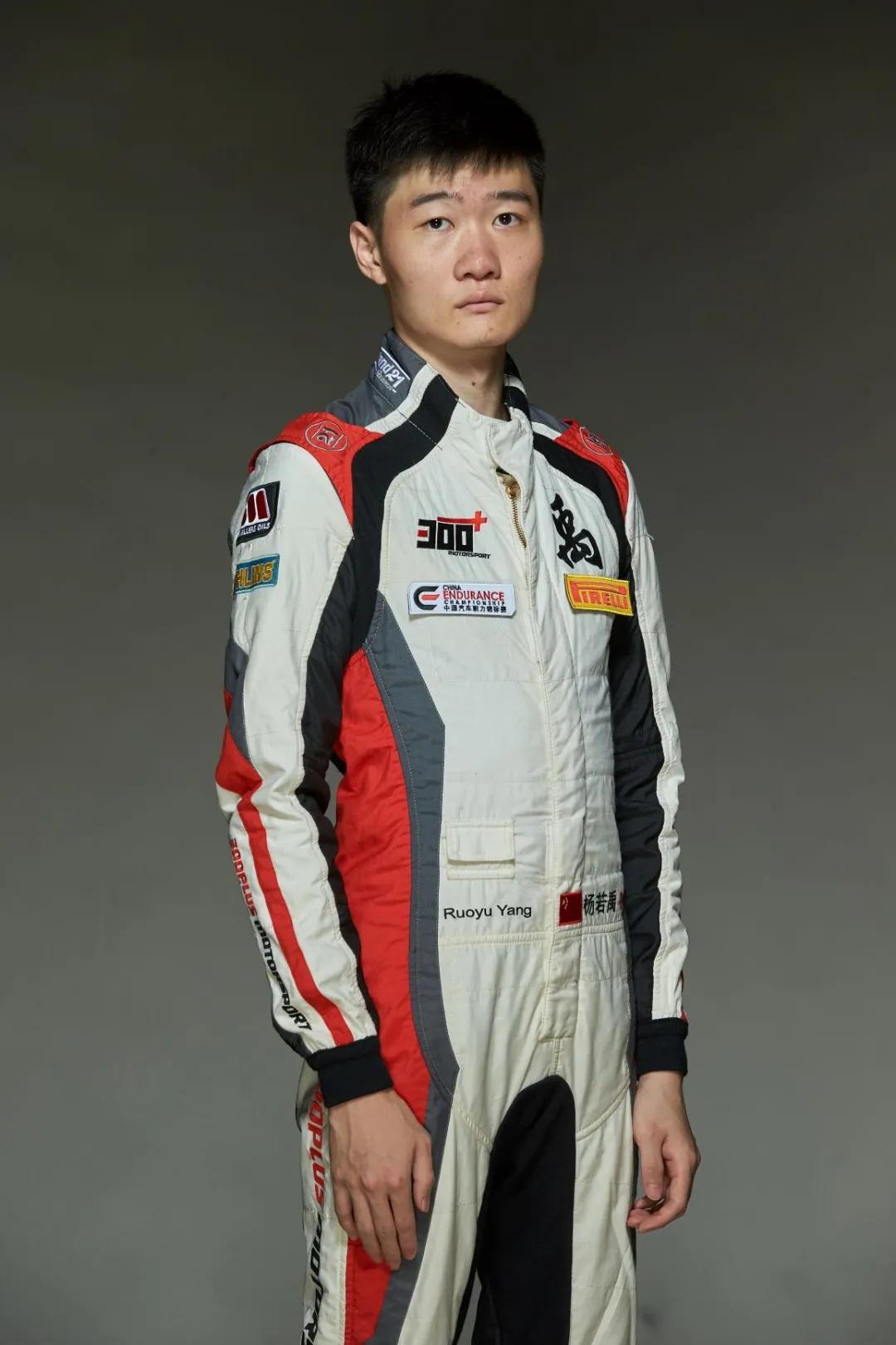 由李东辉,杨若禹,吕威,李东升,周立源一共5位车手组成2个车组参赛