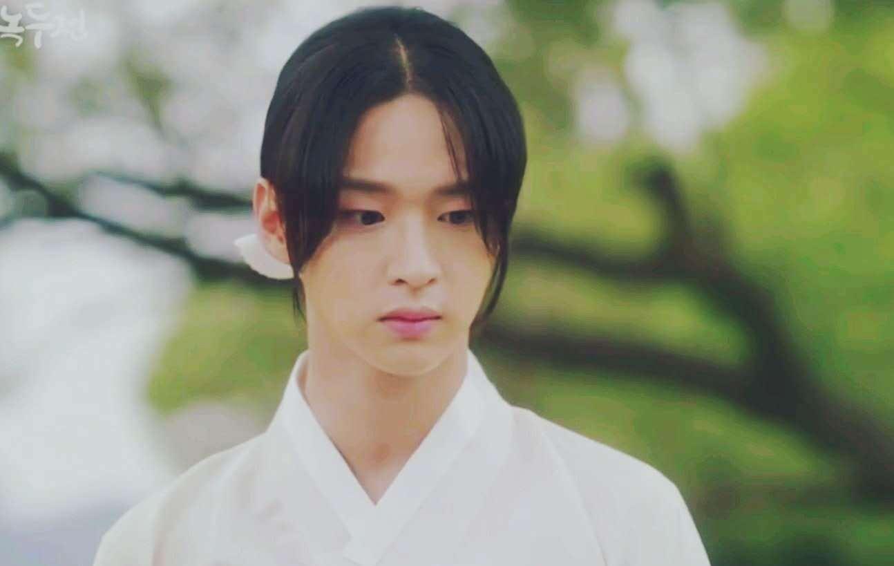 《绿豆传》男主女装太惊艳,为剧减肥才判若两人,出