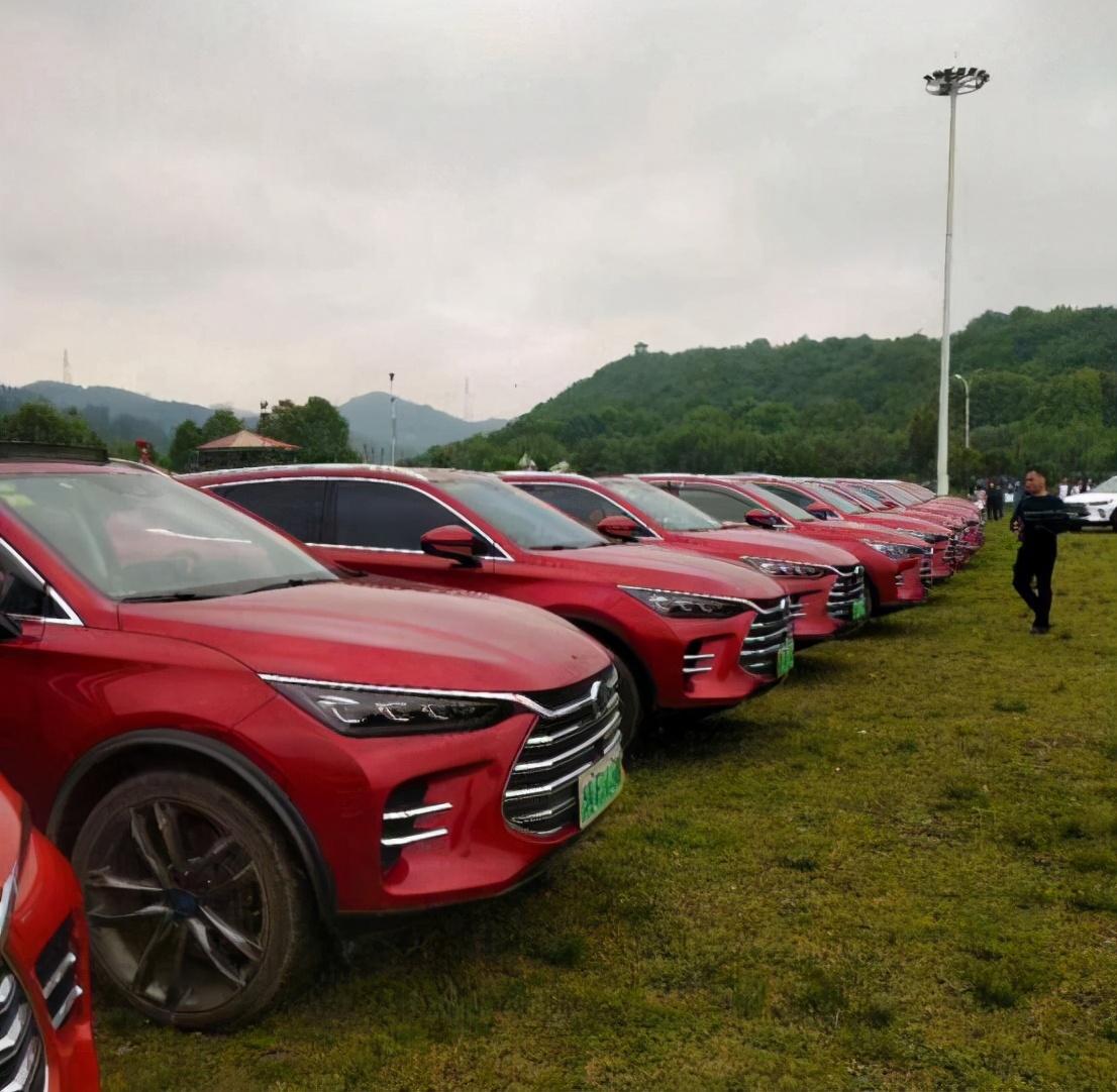 最豪气的迎亲车队亮相贵州,大唐车队展现不一样的婚庆风