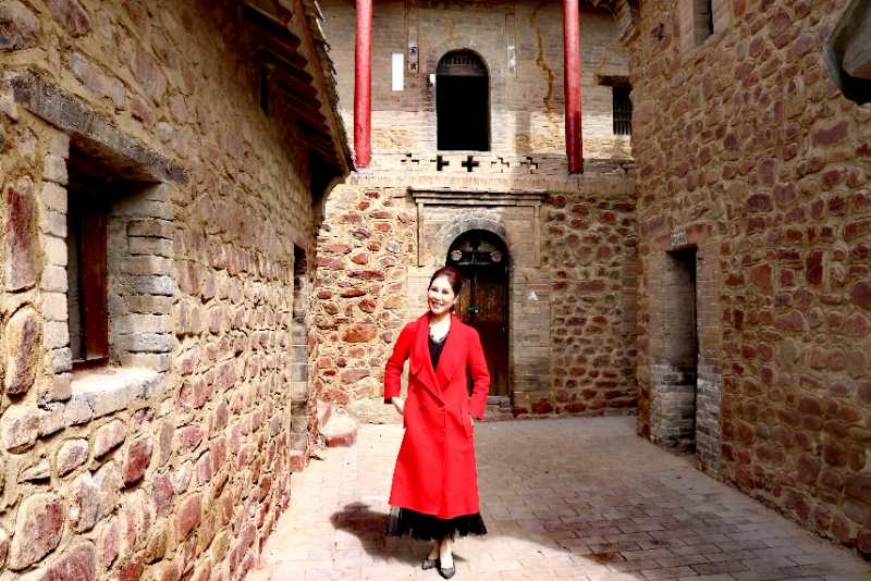 小凤梅首场公益演出在荥阳拉开序幕