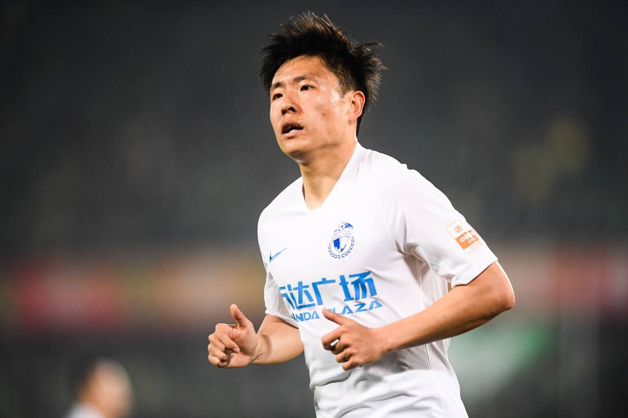 高价加盟大连人,以为能成重要角色,却长期坐板凳,前国脚很无奈_郑龙