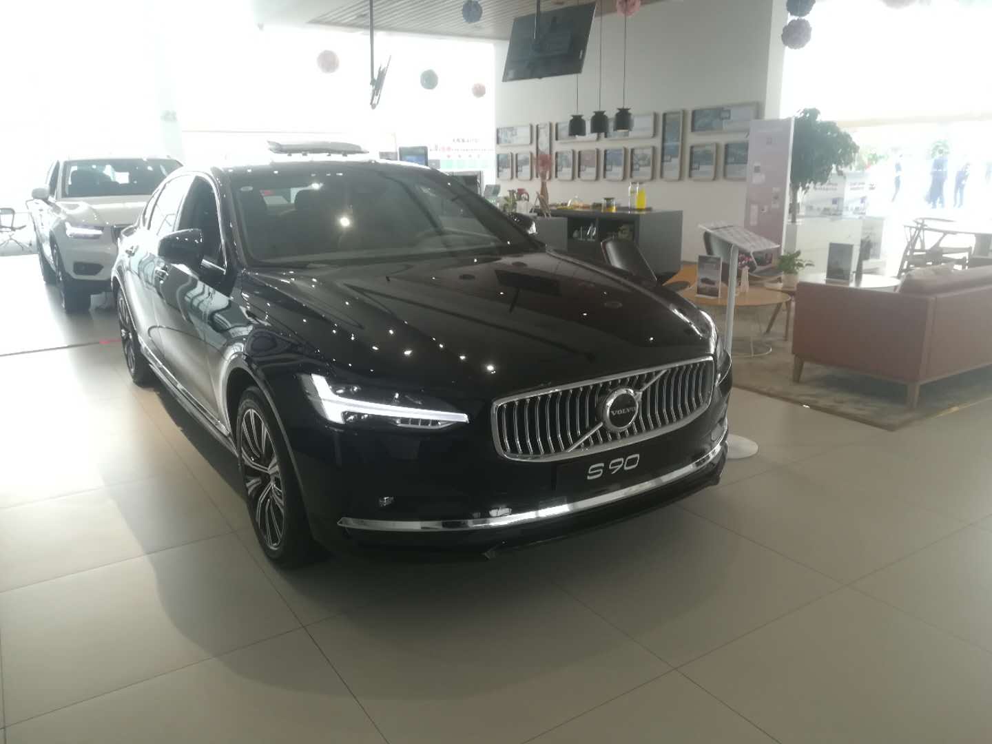 2021款沃尔沃s90滨州到店实拍雷神之锤大灯新增48v轻混系统