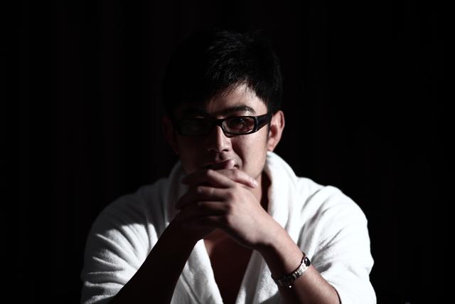 跳过舞,演过戏,43岁中年男人曾坐马路边痛哭,如今却成知名导演_陈畅