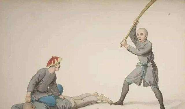 "不分亲属凡人,杖(用棍棒拷打犯人脊背或臀腿)一百".