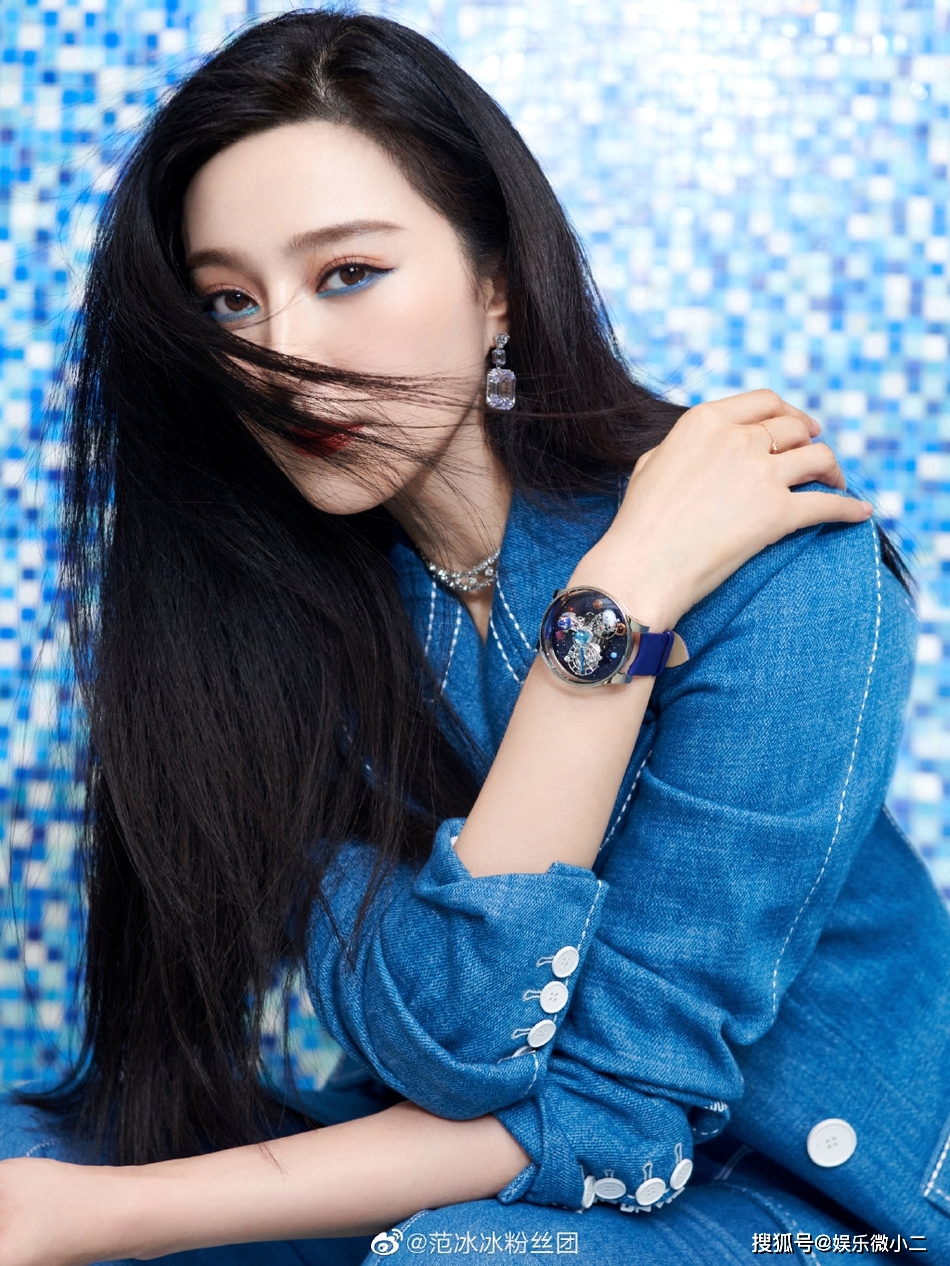 范冰冰粉丝团晒出一组范冰冰出席上海时装周的照片,她身穿一身西服