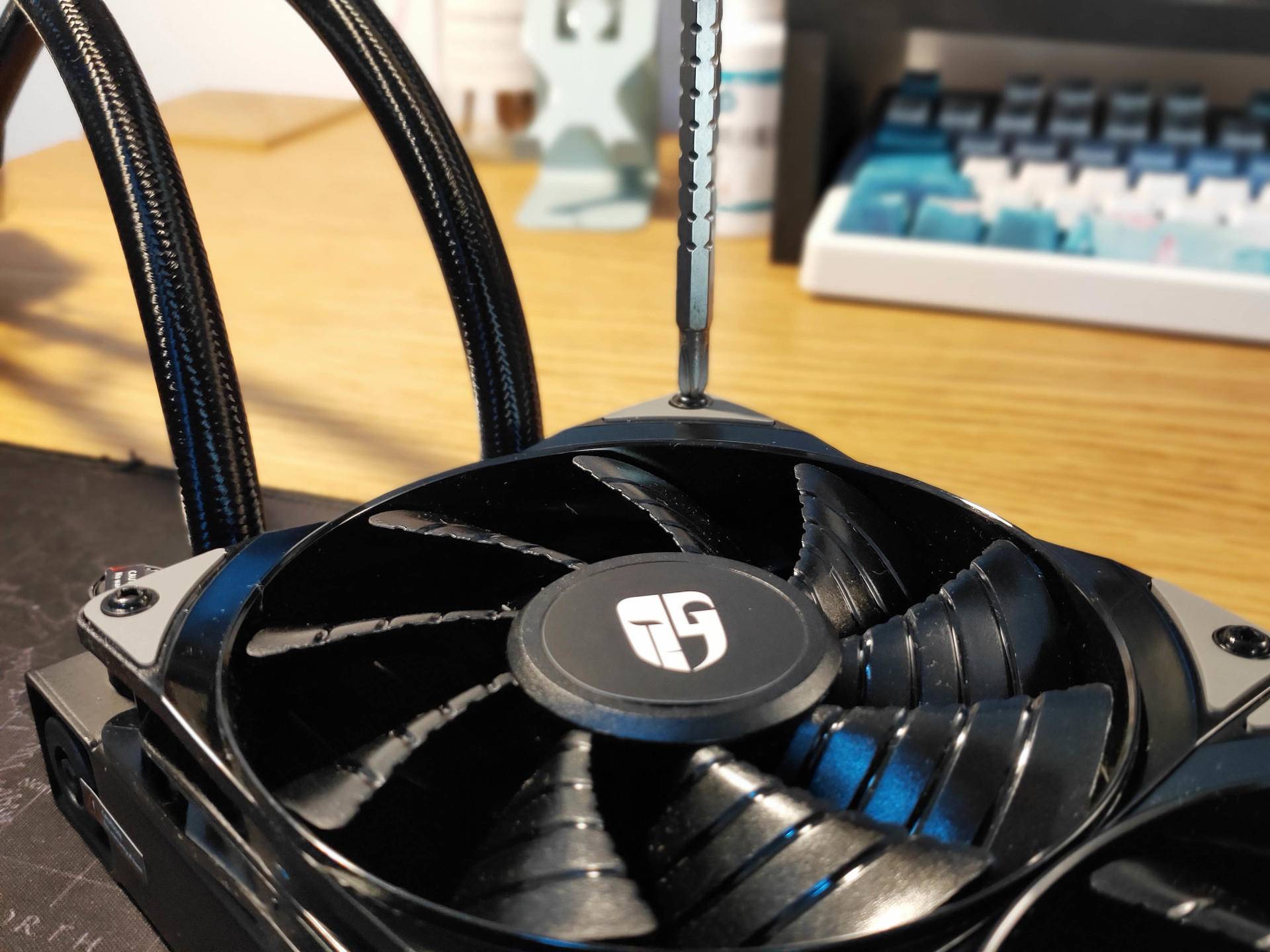 九州风神堡垒240水冷散热器让主机温度立减十度