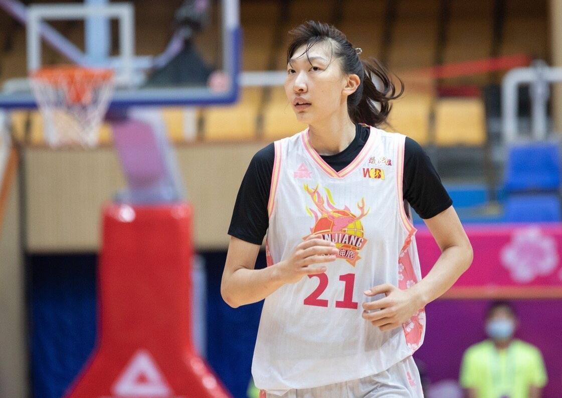 00后小将26 14风光压女版周琦,新疆3胜2负升至第三_陈明伶