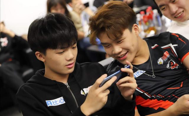 dyg队员和教练表现超好,久诚回归赛场,战队有可能称霸联盟