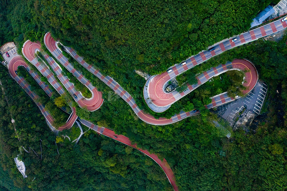 航拍彩色矮寨公路 公路中的颜值担当