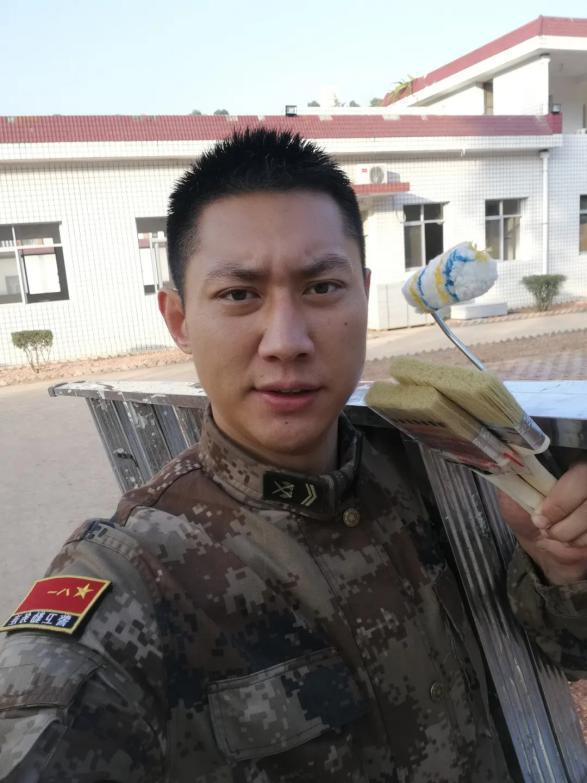 两人一起约定,绝对不能轻易的脱离,后来,杨超留在了部队成为了士官,而